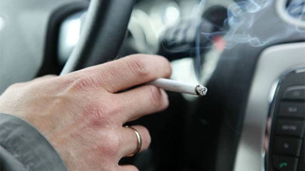 ¿Cómo eliminar el olor a tabaco del coche eficazmente?